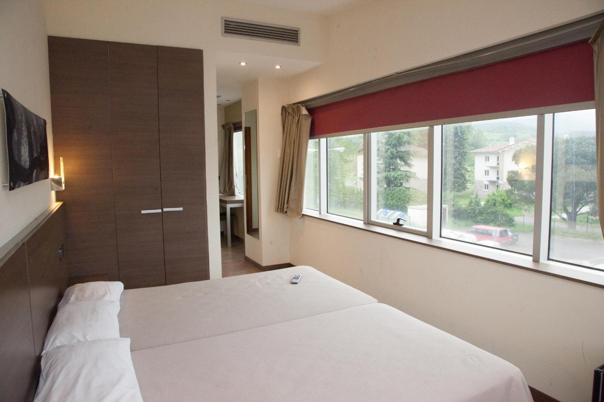 Hotel Izelai Alsasua Exterior photo